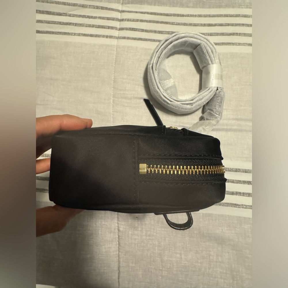 Kate Spade Wilson Road Black Nylon Fanny Medium Belt
Bag NWT - Picture 7 of 8